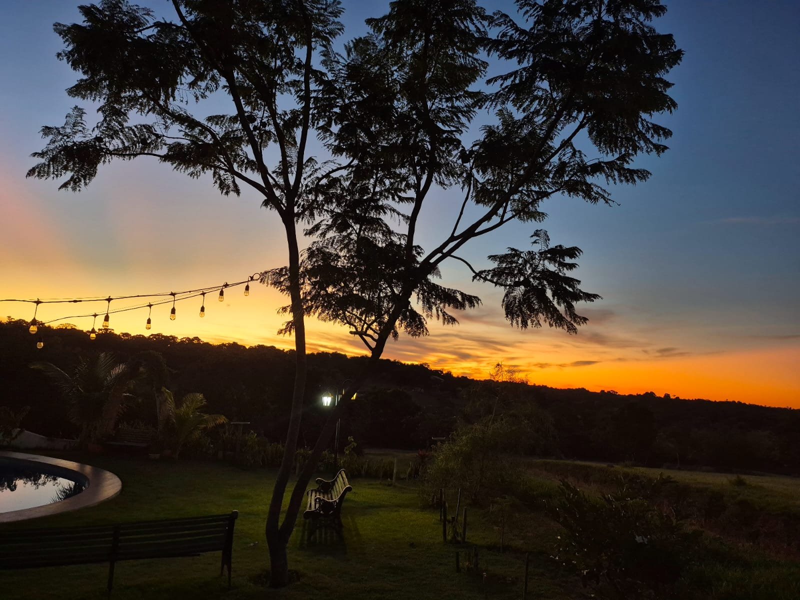 Vista panorámica del atardecer en la serranía