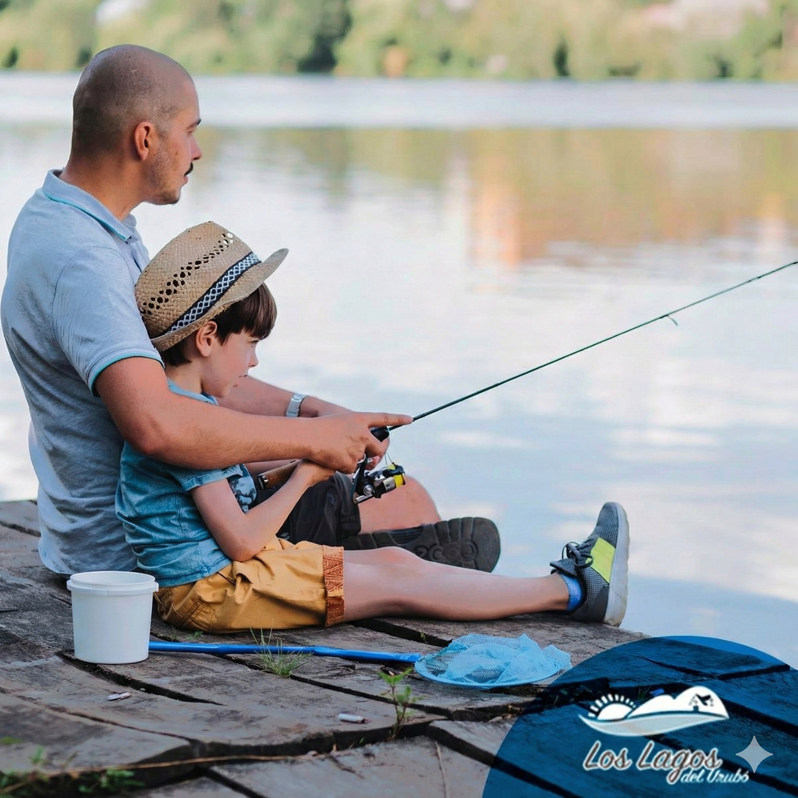Laguna de pesca con vegetación exuberante